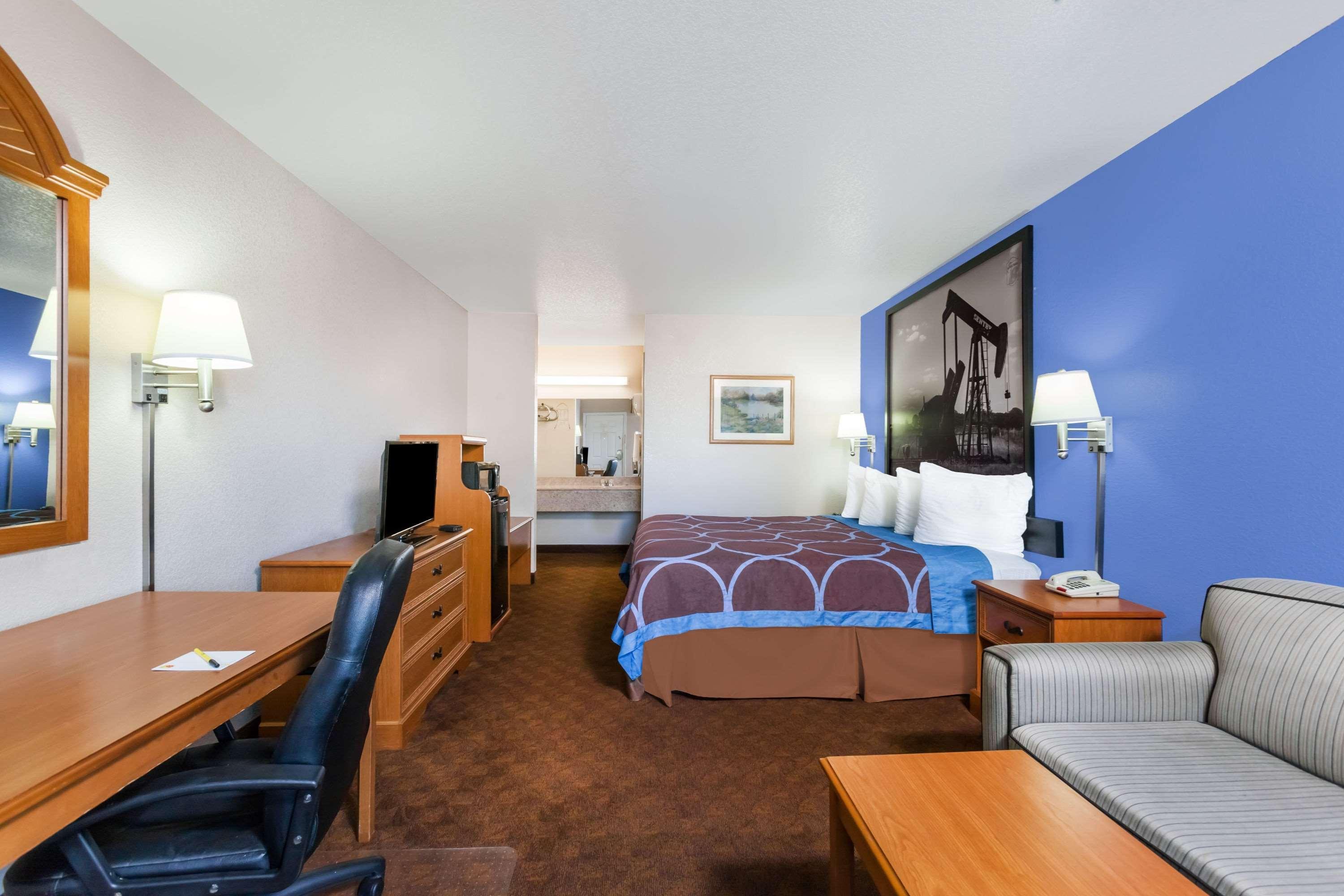Super 8 By Wyndham Cleburne Motel Exterior photo